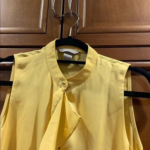 H&M Yellow Ruffle Front Sleeveless Blouse - Picture 3 of 6